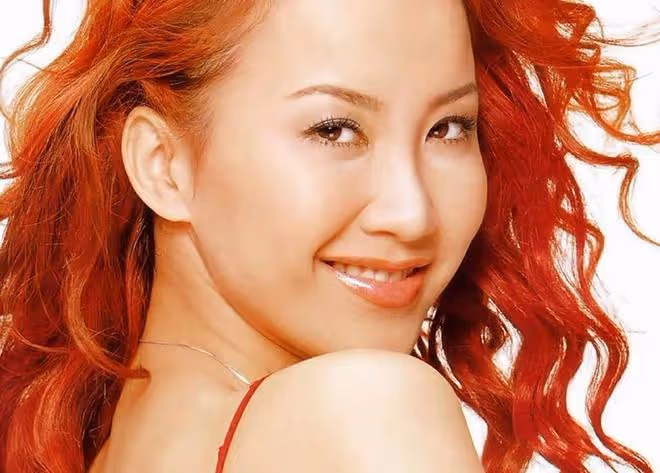 李玟姐姐靈堂上情緒失控,哭喊壞人害死妹妹!2個繼女卻笑容滿面