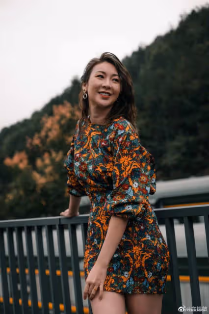 豪氣!TVB富貴女星背兩百萬現金滿街走,網民主動請纓護花