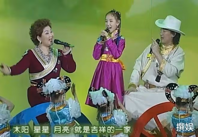 《吉祥三寶》女兒嫁給了韓國丈夫,遺憾父親去世,母親高興中帶淚