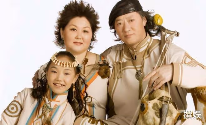 《吉祥三寶》女兒嫁給了韓國丈夫,遺憾父親去世,母親高興中帶淚