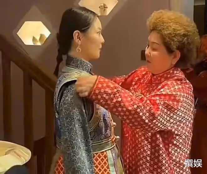 《吉祥三寶》女兒嫁給了韓國丈夫,遺憾父親去世,母親高興中帶淚