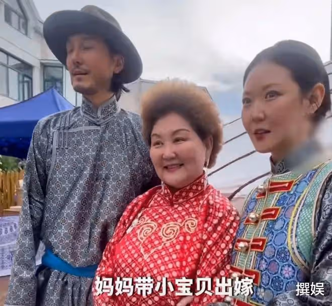 《吉祥三寶》女兒嫁給了韓國丈夫,遺憾父親去世,母親高興中帶淚