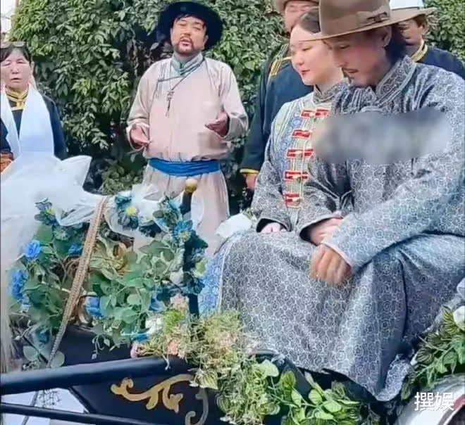 《吉祥三寶》女兒嫁給了韓國丈夫,遺憾父親去世,母親高興中帶淚