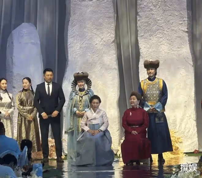 《吉祥三寶》女兒嫁給了韓國丈夫,遺憾父親去世,母親高興中帶淚