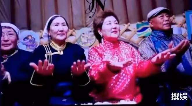 《吉祥三寶》女兒嫁給了韓國丈夫,遺憾父親去世,母親高興中帶淚