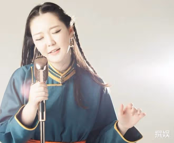 《吉祥三寶》女兒嫁給了韓國丈夫,遺憾父親去世,母親高興中帶淚