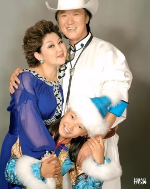 《吉祥三寶》女兒嫁給了韓國丈夫,遺憾父親去世,母親高興中帶淚