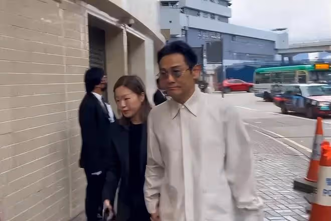李玟追悼會今日舉行！韓紅蕭亞軒失聲痛哭，倆繼女卻嬉皮笑臉