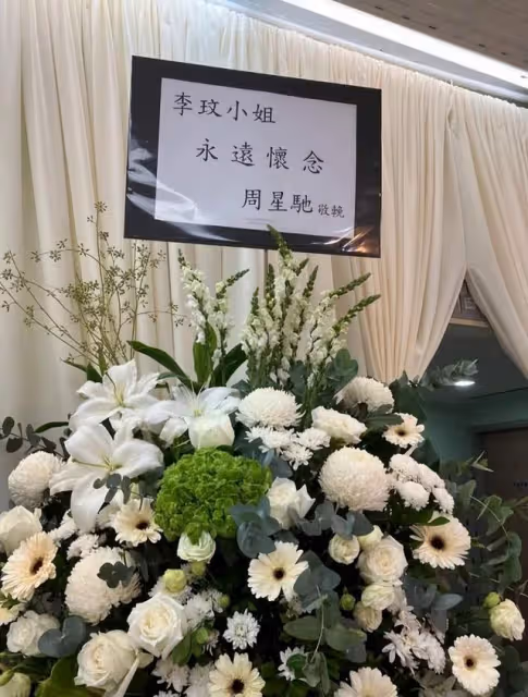 李玟葬禮舉行,老公繼女神情哀傷現身,姐姐哭喊:有人害死我妹