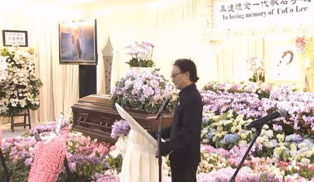 李玟葬禮舉行,老公繼女神情哀傷現身,姐姐哭喊:有人害死我妹
