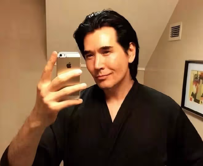 費翔回應美國國籍引爭議!62歲無妻女孑然一身,英國生活狀態曝光