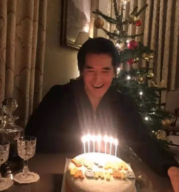 費翔回應美國國籍引爭議!62歲無妻女孑然一身,英國生活狀態曝光