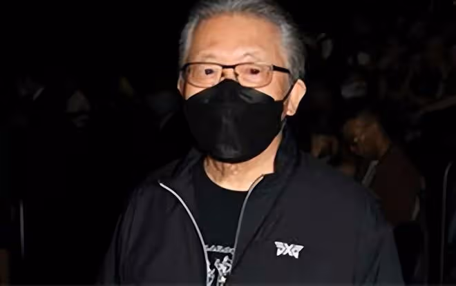 鄭中基開演唱會,總裁爸爸罕露面氣場足,二婚妻帶子女現身支持