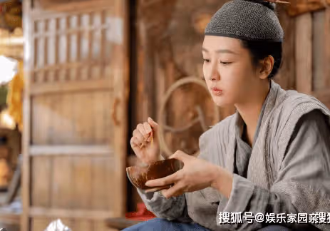 《長相思》皓翎王是怎麼認出小夭的？《長相思》皓翎王是小夭的親生父親嗎？
