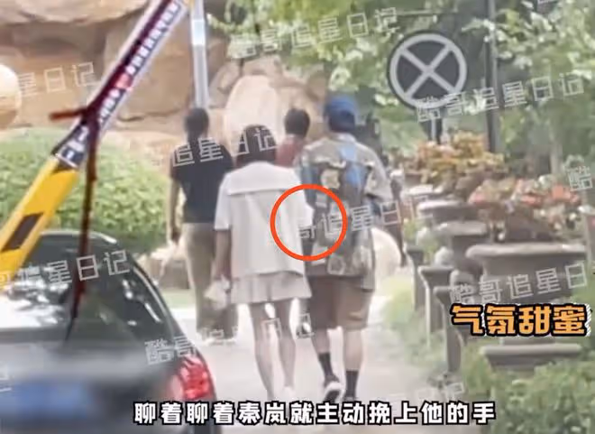 魏大勛走紅後首次與秦嵐同框,二人挽手回家,感情穩定疑似已同居