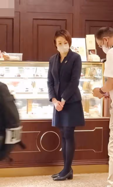 45歲港姐梁敏儀麵包店打工,每天站著接待顧客,忙到天黑才收工