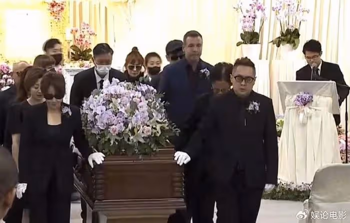李玟大殮出殯,老公樂裕民和繼女沒現身,現場痛哭聲不斷