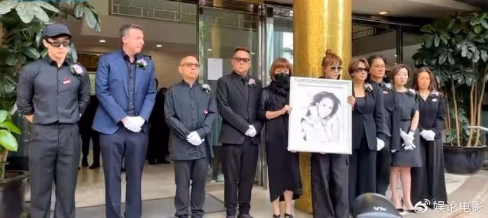 李玟大殮出殯,老公樂裕民和繼女沒現身,現場痛哭聲不斷