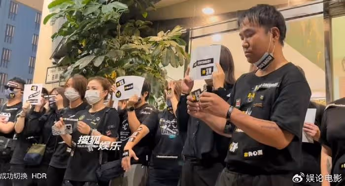 李玟大殮出殯,老公樂裕民和繼女沒現身,現場痛哭聲不斷