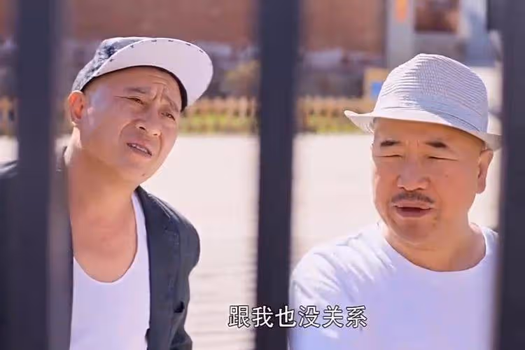 52歲「趙四」晉升當爺爺!劉程抱新生兒親吻太太,孕肚寫真首曝光