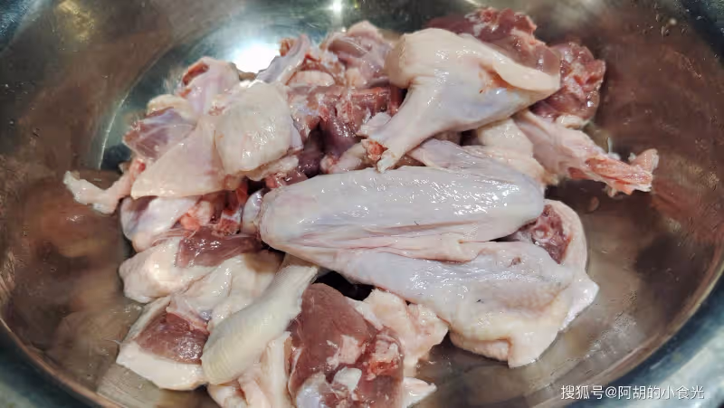 三伏天流汗多,多吃此肉配毛豆!隨手燜出一鍋香,消暑滋補,肉嫩解饞一口入魂