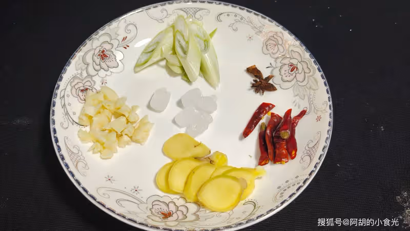 三伏天流汗多,多吃此肉配毛豆!隨手燜出一鍋香,消暑滋補,肉嫩解饞一口入魂