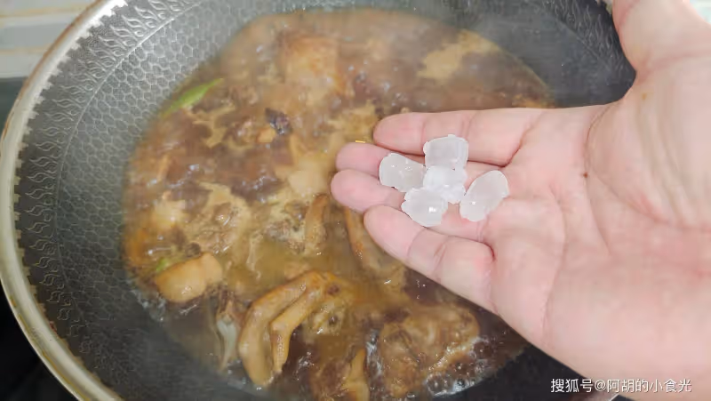 三伏天流汗多,多吃此肉配毛豆!隨手燜出一鍋香,消暑滋補,肉嫩解饞一口入魂