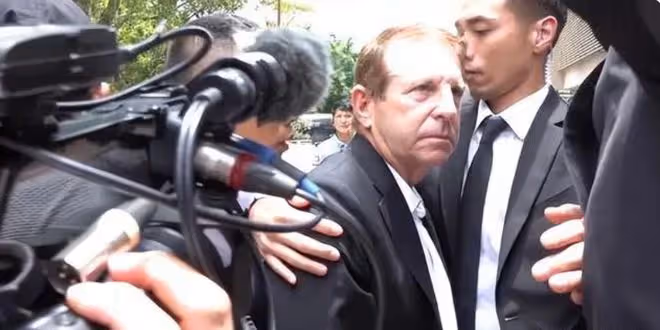 李玟火化現場，老公Bruce行為惹怒所有人，網友：李玟死不瞑目