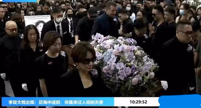 李玟正式出殯，棺木進火化室那一刻姐姐崩潰大哭，李玟老公未出現