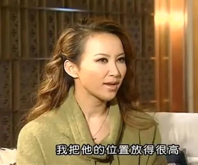 李玟正式出殯,棺木進火化室那一刻姐姐崩潰大哭,李玟老公未出現