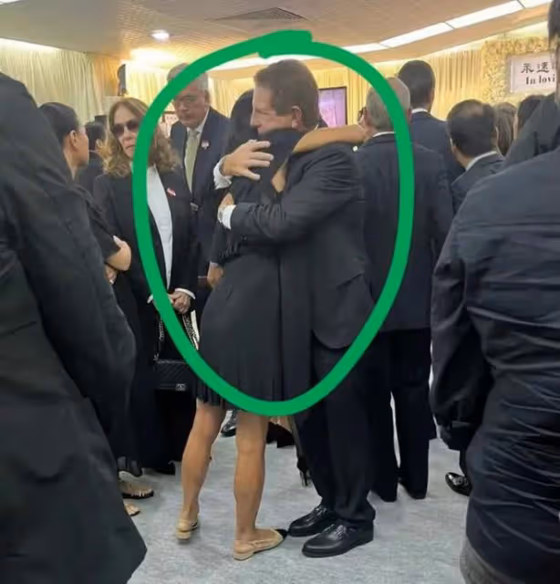 李玟正式出殯,棺木進火化室那一刻姐姐崩潰大哭,李玟老公未出現