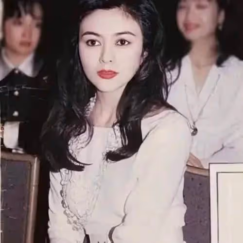 27歲關之琳做客訪談,黃霑語出驚人:「你情願做人家的情婦嗎?」