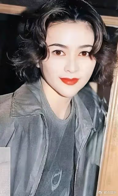 27歲關之琳做客訪談,黃霑語出驚人:「你情願做人家的情婦嗎?」