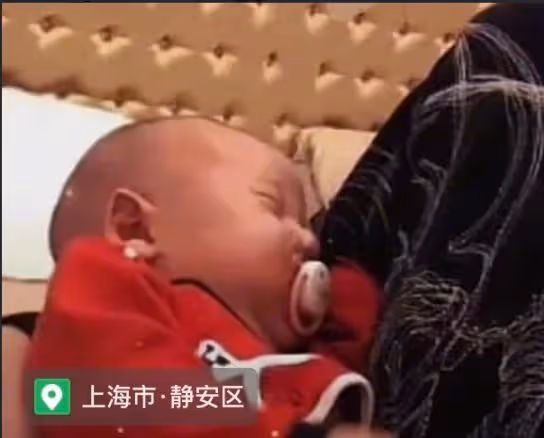 王思聰被曝已當爸,家中哄娃畫面曝光,孩子五官與王校長一模一樣