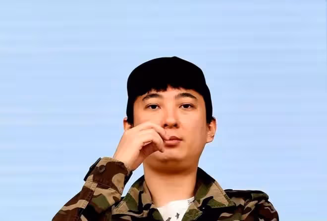 王思聰被曝已當爸,家中哄娃畫面曝光,孩子五官與王校長一模一樣
