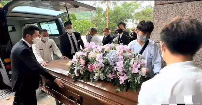 李玟老公:火化儀式結束後被粉絲圍攻,險些挨揍,嚇到面如土色!