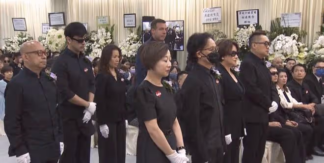 李玟老公:火化儀式結束後被粉絲圍攻,險些挨揍,嚇到面如土色!