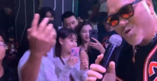 接地氣!TVB綠葉被網友偶遇獨自搭地鐵,獲贊貼地不似內地明星