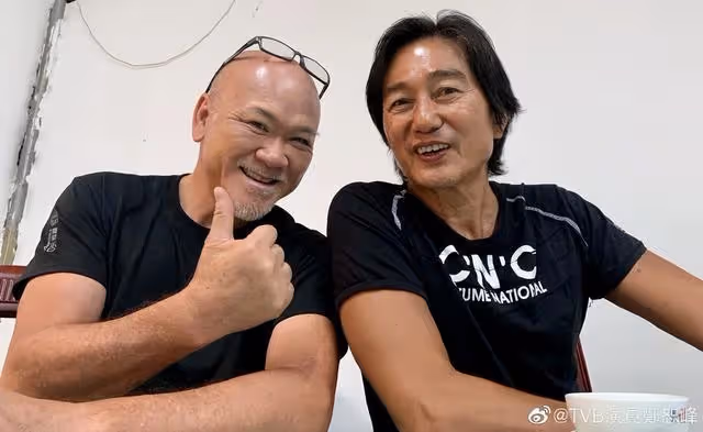 接地氣!TVB綠葉被網友偶遇獨自搭地鐵,獲贊貼地不似內地明星