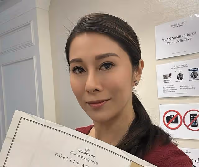 香港知名女星轉行做寶石鑑定,低調復出拍劇,大方承認整過容
