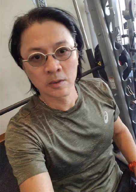 亞視前當家小生近況曝光!現身酒吧商演唱歌破音,被曝出場費5萬