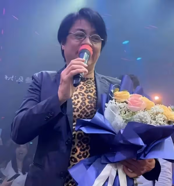 亞視前當家小生近況曝光!現身酒吧商演唱歌破音,被曝出場費5萬