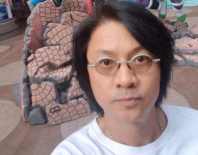 亞視前當家小生近況曝光！現身酒吧商演唱歌破音，被曝出場費5萬