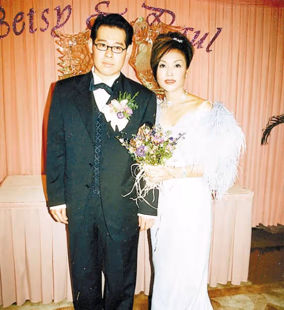 宣布復出!前港姐新劇演羅嘉良老婆!嫁富商後生三位千金!