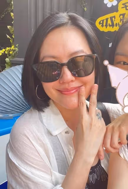 小S帶3個女兒游韓國被偶遇,15歲二女兒前凸後翹,身材火辣太成熟