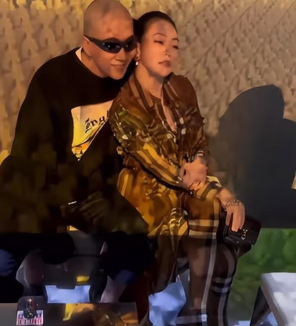 小S帶3個女兒游韓國被偶遇,15歲二女兒前凸後翹,身材火辣太成熟