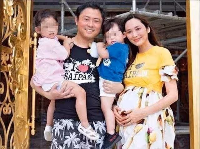 吳佩慈為何生4胎不領證?劉歡妻子大不一樣,2個女人不同的結局