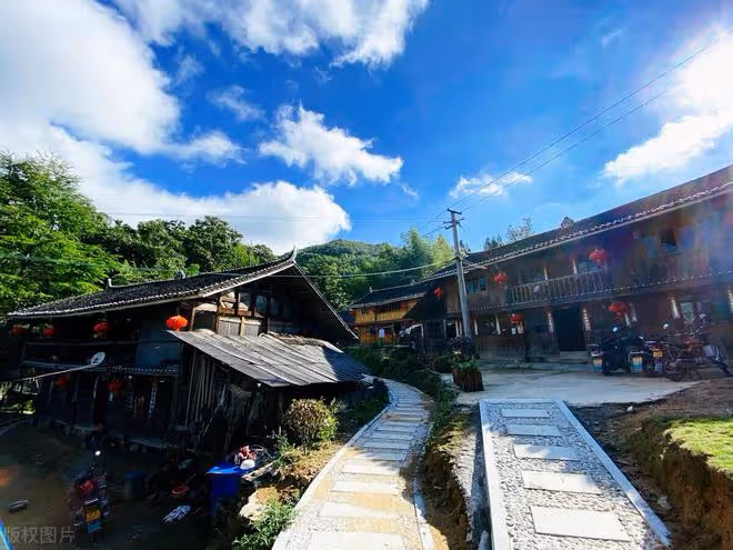 總覺得樓市要崩的老公，回鄉買了棟破屋，他非說以後值錢，奇葩！