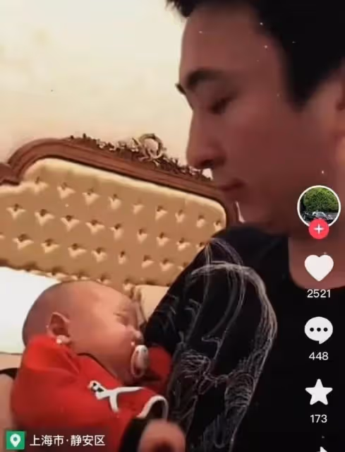 突傳喜訊!王思聰被曝當爸,抱孩子照片曝光,去年牽手懷孕女生