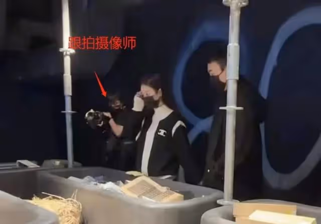 突傳喜訊!王思聰被曝當爸,抱孩子照片曝光,去年牽手懷孕女生